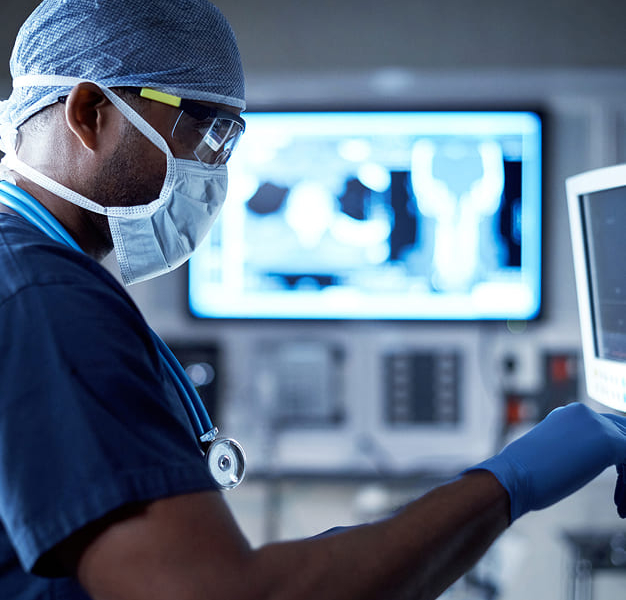 Forscher bedient 3D-Messtechnik in der Biomedizin & Medizintechnik