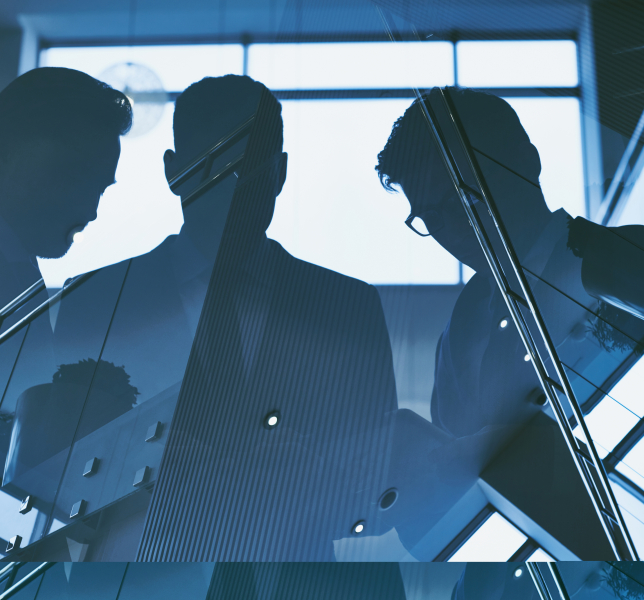 Teaserbild Karriere (Silhouetten einer Mitarbeitergruppe)