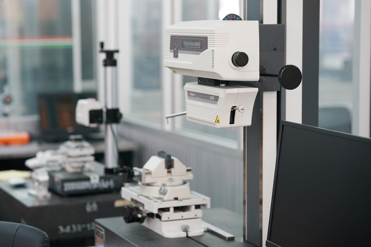 Präzises Rauheitsmessgerät für Industrie und Forschung